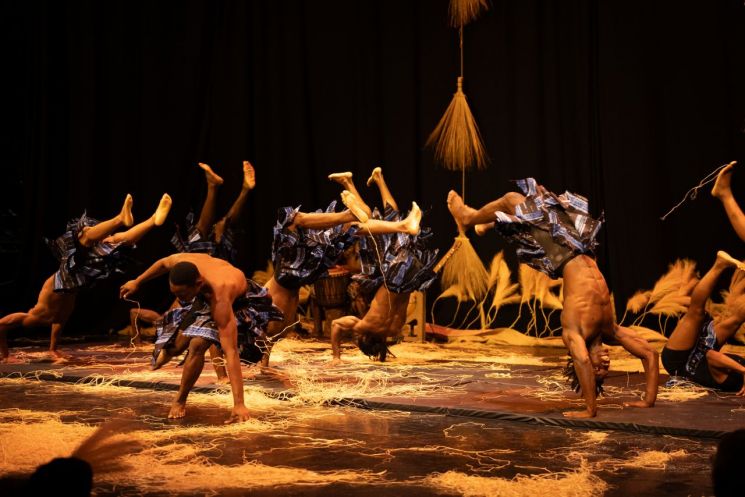 제21회 안산국제거리극축제 폐막 공연. Cirque Kalabant 제공