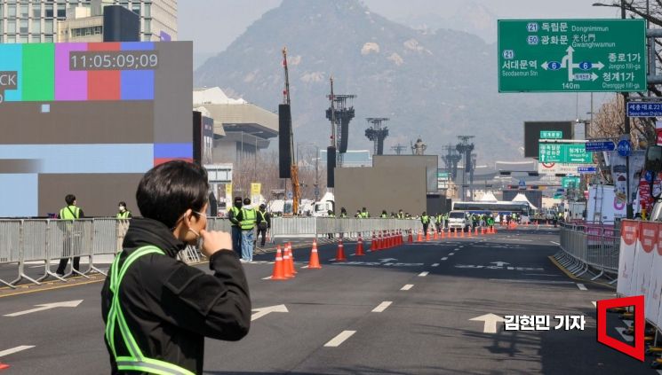 ARIRANG)을 펼쳐졌다. BTS의 RM, 진, 슈가, 제이홉, 지민, 뷔, 정국이 공연을 펼치고 있다. 2026.03.21. 사진공동취재단