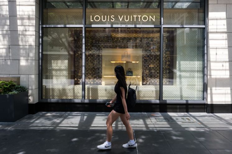 "허영심 때문에 가짜 루이비통 가방을 사서 자랑했다" SNS에서 익명으로 고민과 죄책감을 털어놓는 이른바 '사이버 고해실'이 확산하고 있다. 게티이미지