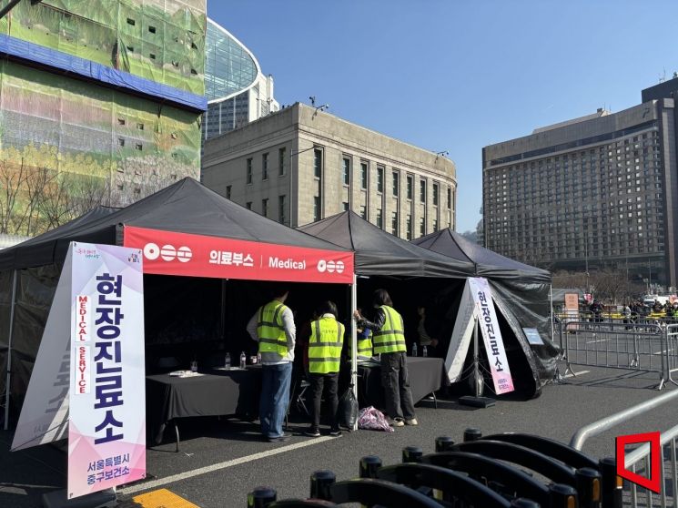 방탄소년단 광화문 공연장에 설치된 현장진료소. 이이슬 기자