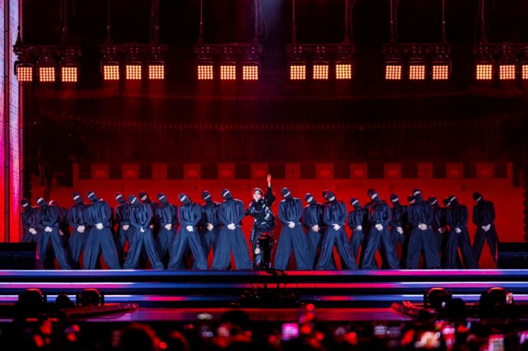 '왕의 길' 따라 귀환한 BTS, 광화문서 새로운 우주를 열다[BTS is back]