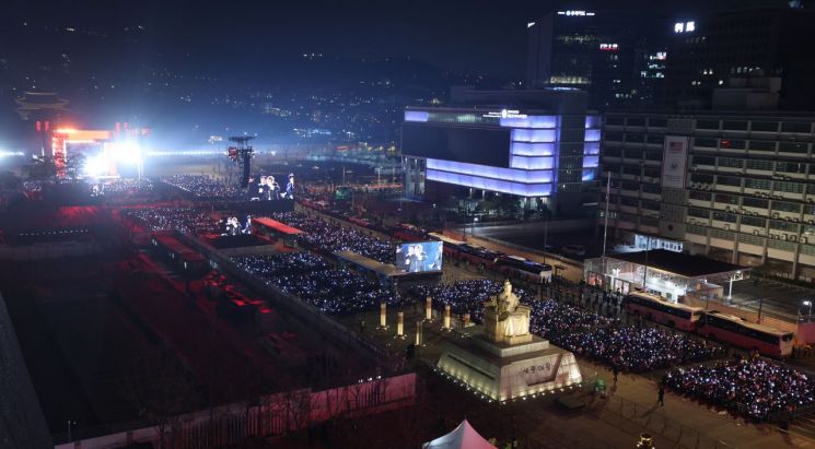 21일 서울 광화문 광장에서 열린 'BTS 컴백 라이브: 아리랑' 공연 모습. 사진공동취재단