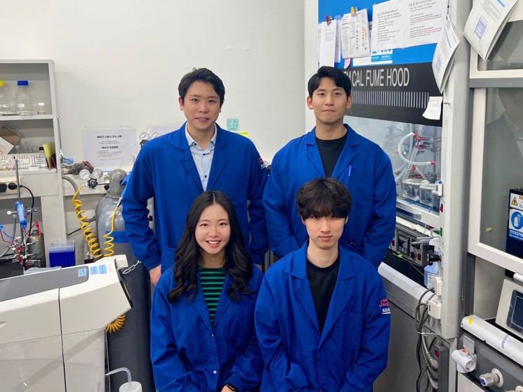 (좌측 상단부터) 박지민 교수, 이재웅 박사, 임리안 석사, 이창호 박사과정. KAIST
