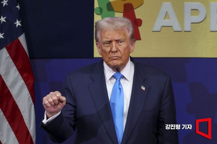 도널드 트럼프 미국 대통령이 지난해 10월 '2025 아시아태평양경제협력체 최고경영자 서밋(APEC CEO SUMMIT)'에 참석한 모습. 강진형 기자