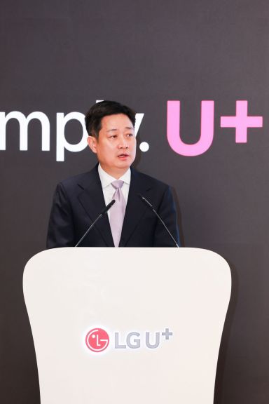 홍범식 LG유플러스 사장이 24일 서울 용산구 LG유플러스 본사에서 열린 정기 주주총회에서 발언하고 있다. LG유플러스 제공