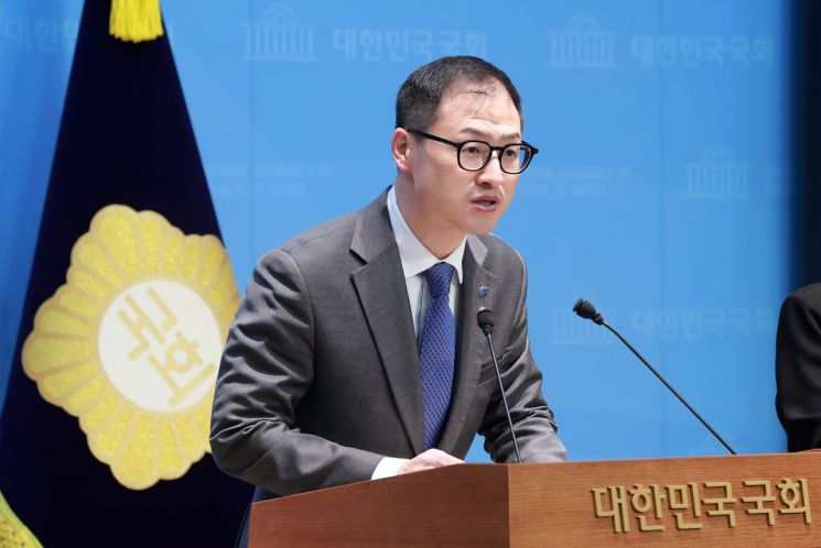 (서울=연합뉴스) 신현우 기자 = 6·3 지방선거 더불어민주당 울산시장 후보인 김상욱 의원이 24일 국회 소통관에서 '부울경 초광역 협의체' 구성을 촉구하고 있다. 2026.3.24    nowwego@yna.co.kr(끝)