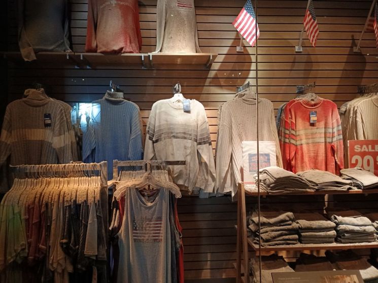 911 테러 당시 세계무역센터 근처의 옷가게를 그대로 보존해 전시하고 있다. 황윤주 기자