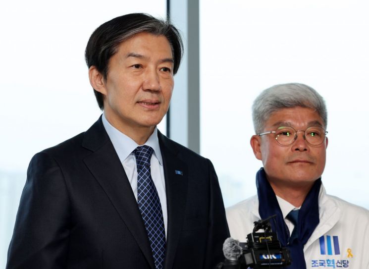 조국혁신당 조국 대표가 25일 오전 전남 나주시 빛가람전망대에서 발언하고 있다. 연합뉴스