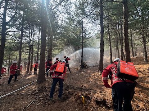 Gyeonggi Province is conducting a joint integrated wildfire response training with related organizations on the 25th around Eden Prayer Center located within Surisan Provincial Park in Gunpo City. Courtesy of Gyeonggi Province