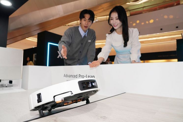Chinese home appliance company Dreame Technology announced on the 25th that it has opened a pop-up store to celebrate the launch of its next-generation premium robot vacuum cleaner 'X60' series. The pop-up store, which will be open until the 5th of next month, is located on the first floor atrium of Lotte World Tower in Jamsil. Dreame.