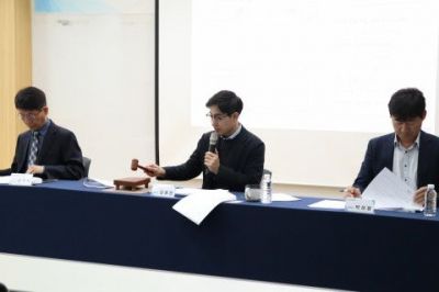 김종현 쿠콘 대표(가운데)가 제20기 정기 주주총회를 주재하고 있다. 쿠콘