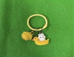 어린이 키링에 달린 종 모형에서 국내 기준치를 549배 초과하는 납이 나왔다. 한국건설생활환경시험연구원 등