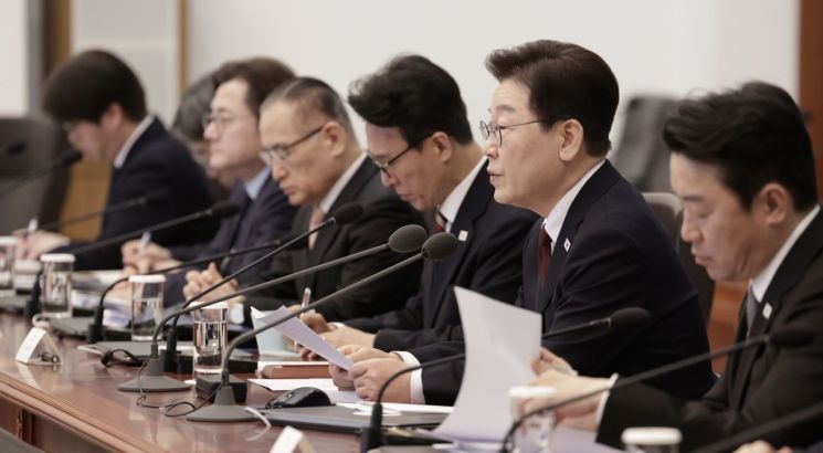 이재명 대통령이 26일 청와대에서 비상경제점검회의를 주재하고 있다. 2026.3.26 연합뉴스
