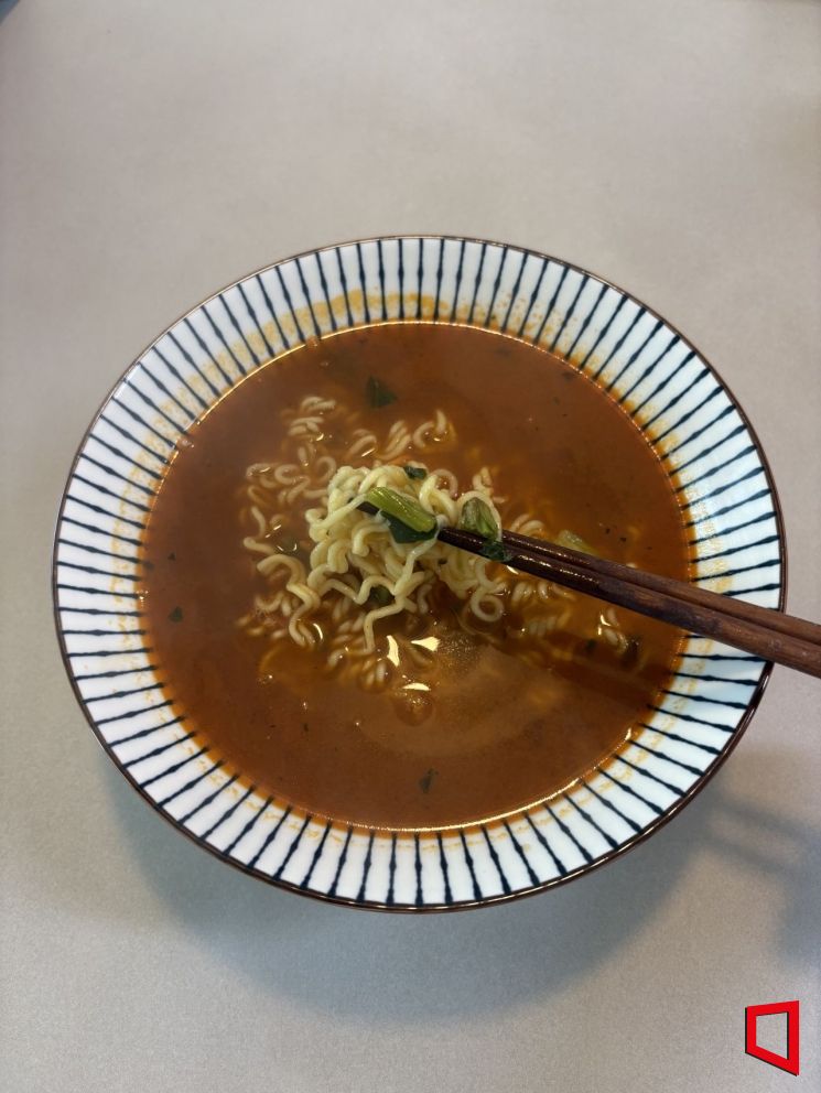 [品尝后]勺子停不下来…反转风味的Ppagaejang面
