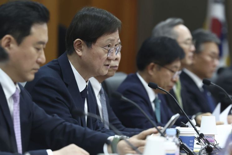 이찬진 금융감독원장이 10일 서울 금융투자협회에서 열린 '금융감독원장-증권회사 CEO간담회'에서 발언하고 있다. 연합뉴스