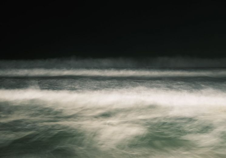 풍랑주의보 Listen, 2026 Archival Pigment Print on Hanji 200 x 140 cm. 갤러리 508