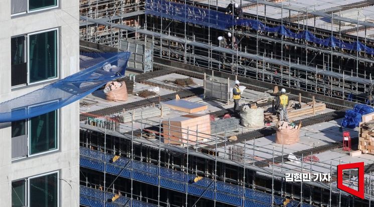 서울 한 아파트 건설 현장. 김현민 기자