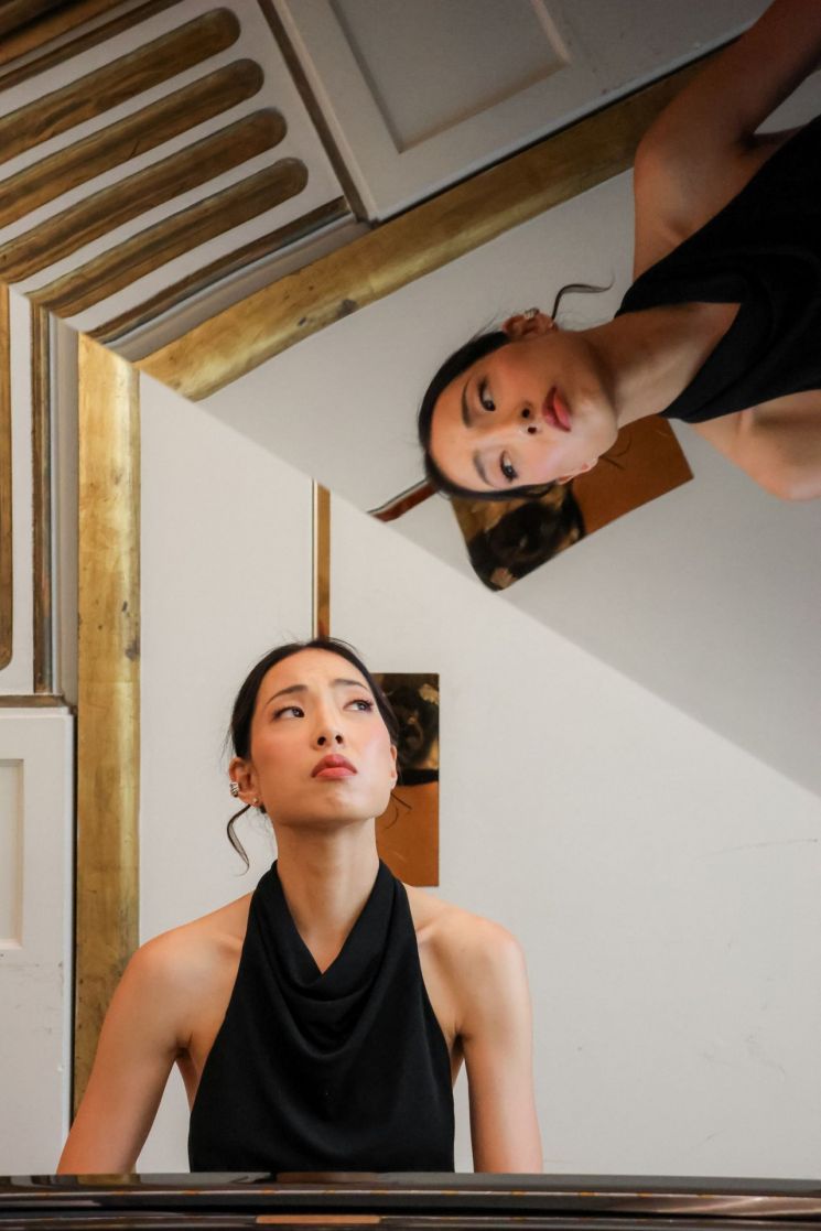 유선희는 음악과 연기 사이의 균형을 "삶의 숙제"라고 했고, "약간 저의 운명" 같다고도 했다. 두 세계를 오가는 일은 그에게 이제 선택이라기보다 생활 방식에 가까워 보였다. PIANO CLASSICS