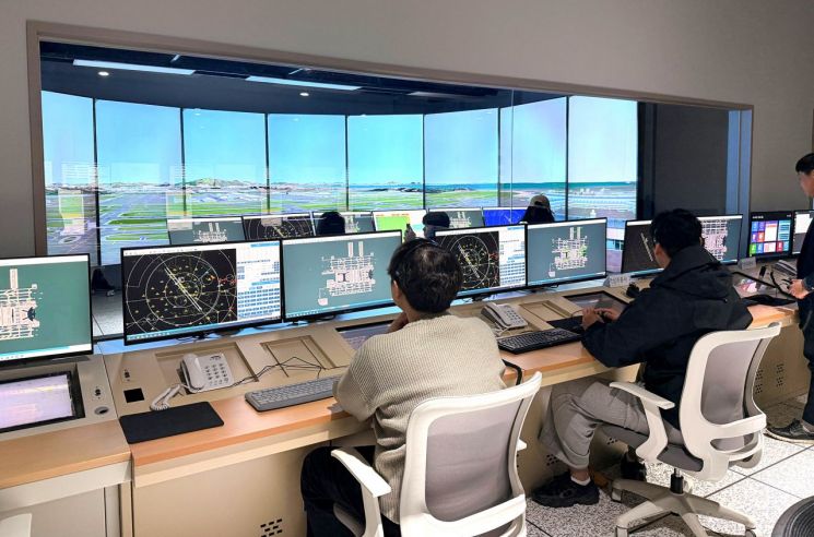 최첨단 모의관제장비를 활용해 수업중인 신라대 항공교통관리전공. 신라대 제공