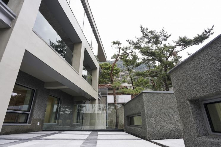 김창열 화백의 집 전경. 종로구 제공.