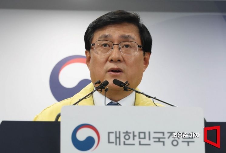 김성환 기후에너지환경부 장관이 24일 서울 종로구 정부서울청사에서 중동 상황에 따른 에너지 절약 조치를 발표하고 있다. 2026.3.24 조용준 기자