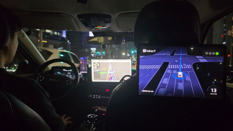 카카오모빌리티 서율자율차 승객석에 장착된 시각화 장치. 카카오모빌리티