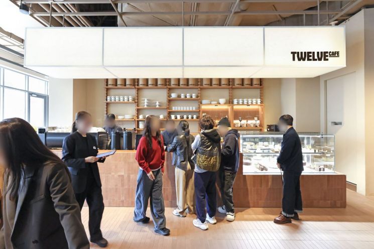 House of Shinsegae Cheongdam Emerges as a 'Wellness Hotspot' with Yoga and Brunch Experiences