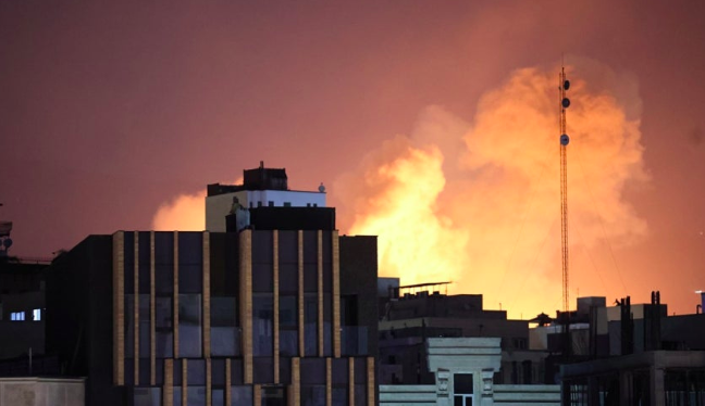 미·이스라엘 공습으로 화염이 치솟는 테헤란 시내. EPA연합뉴스