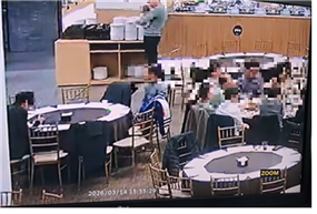 60대 A씨가 결혼식 하객 금품을 훔치는 장면. 서울 영등포경찰서.