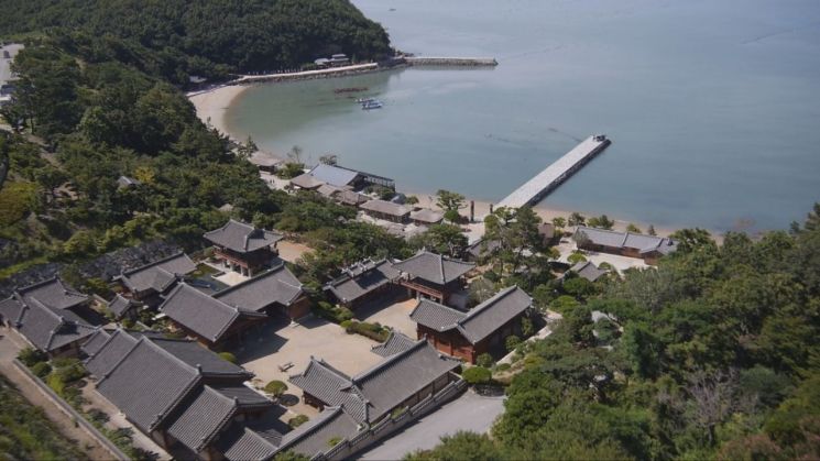 청해포구 촬영장은 3,800여 종의 식물을 보유한 국내 최대 난대림 '완도수목원'이 인접해 있다. 독자 제공