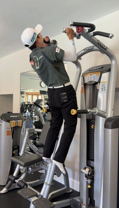 Kim Hyoju is doing pull-up exercises to increase her driving distance. Provided by Team Glorious