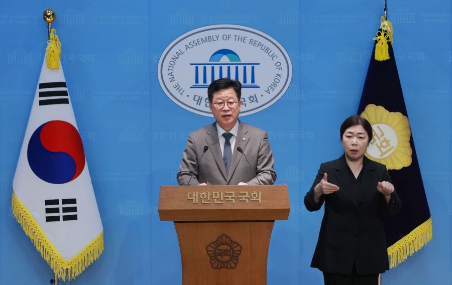 6·3 지방선거 더불어민주당 전북도지사 예비후보인 안호영 의원이 2일 국회 소통관에서 경선 완주 의사를 밝히고 있다. 2026.4.2 연합뉴스