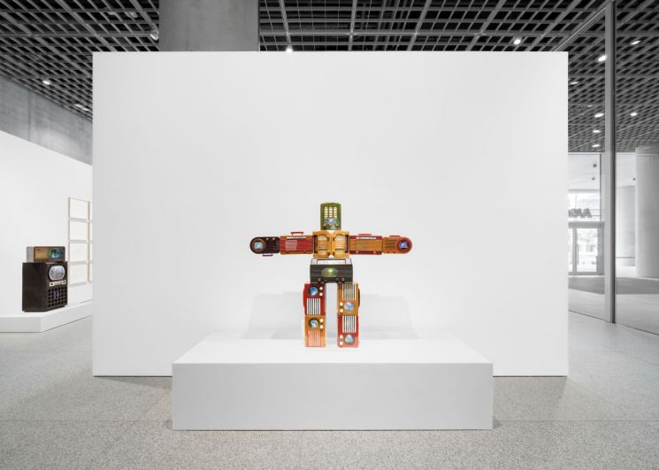 백남준: Rewind / Repeat 전시 전경. 가고시안