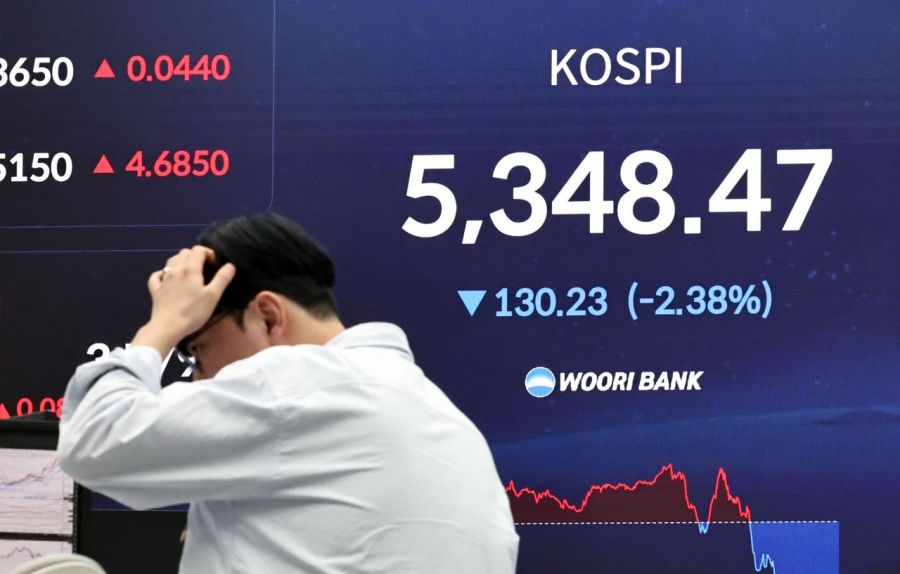 서울 중구 우리은행 본점 딜링룸 현황판에 코스피가 표시되고 있다. 연합뉴스