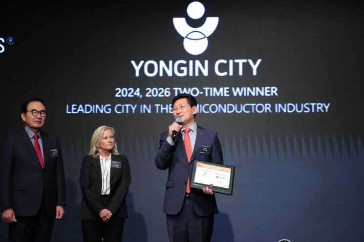 이상일 용인특례시장이 2일 서울 롯데호텔에서 열린 ‘2026 뉴욕페스티벌 대한민국-국가브랜드 대상’에서 2관왕을 차지한 뒤 수상 소감을 말하고 있다. 용인시 제공