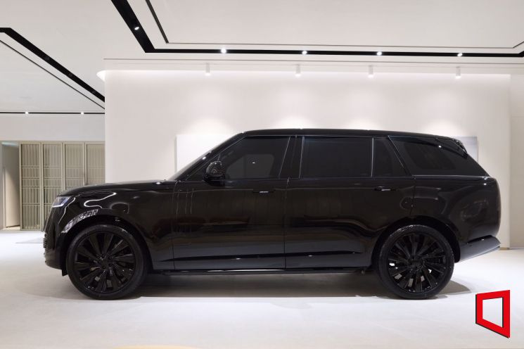 레인지로버 'SV 블랙'. JLR코리아