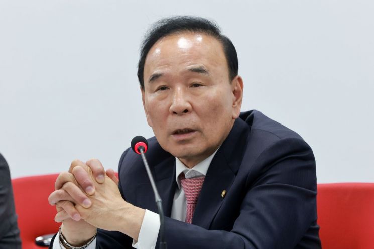 (서울=연합뉴스) 신현우 기자 = 국민의힘 공천관리위원장인 박덕흠 의원이 2일 서울 영등포구 여의도 중앙당사에서 열린 공관위 첫 회의에서 발언하고 있다. 2026.4.2    nowwego@yna.co.kr(끝)