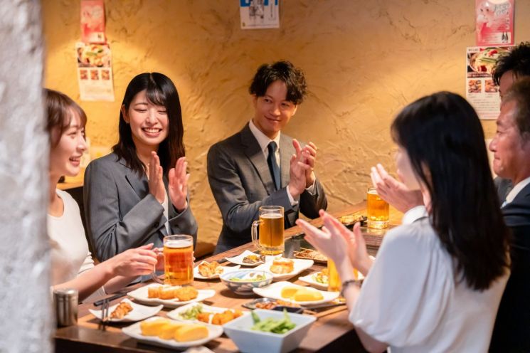 단체 점심 문화가 부담스럽다는 등 개인적 감정이나 생활 방식의 차이가 퇴사를 결정하는 이유로 언급되기도 한다. 게티이미지