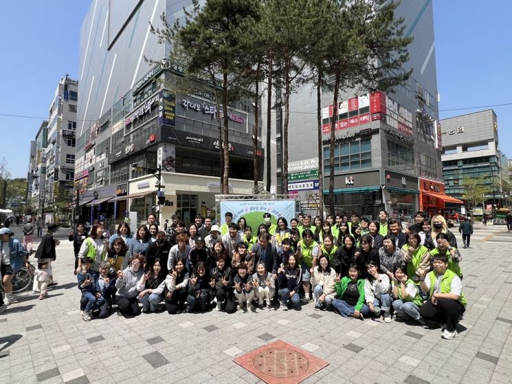 의정부시(시장 김동근)가 급변하는 인구 구조와 복합적인 복지 수요에 발맞춰 장애인 정책 체계를 전면 재정비한다. 사진은 지난 2025년 장애인 인식전환 캠페인 모습. 의정부시 제공