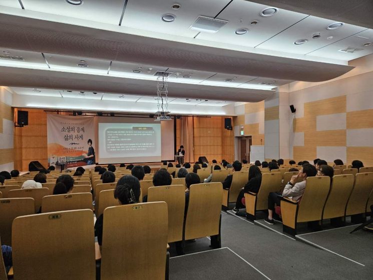 하남시가 '제4회 도서관의 날'과 '제62회 도서관 주간'을 기념해 4월 한 달간 미사, 신장, 나룰, 위례, 세미, 덕풍, 감일, 일가, 디지털도서관 등 9개 공공도서관에서 96개의 다채로운 독서문화행사를 운영한다. 하남시 제공