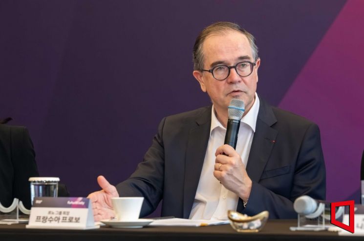 프랑수아 프로보 르노그룹 회장이 지난 3일 JW메리어트 서울 호텔에서 한국자동차기자협회 공동취재단과 가진 간담회에서 발언하고 있다. 공동취재단