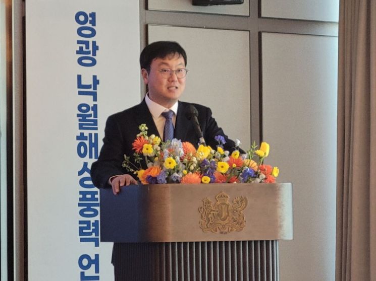 김강학 명운산업개발 회장이 4일 조선팰리스강남 호텔에서 열린 기자간담회에서 발언하고 있다. 강희종기자