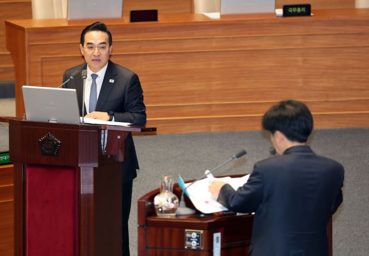 박홍근 기획예산처 장관이 6일 국회에서 열린 경제 분야 대정부 질문에서 더불어민주당 오기형 의원의 질문에 답하고 있다. 연합뉴스