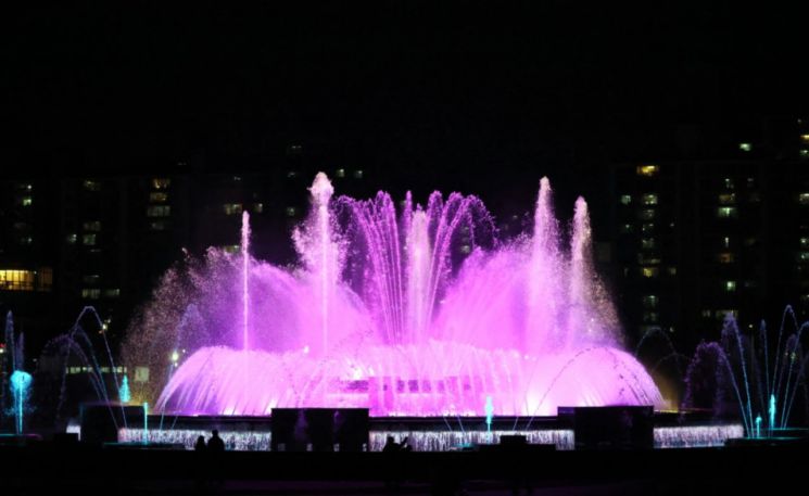 BTS 고양 공연을 앞두고 보랏빛 분위기가 조성된 고양 지역 모습