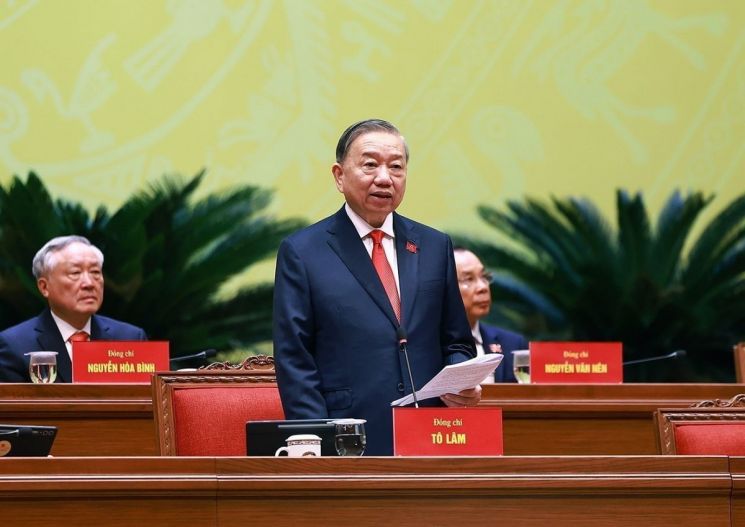 또 럼 베트남공산당 서기장이 지난 22일 수도 하노이 국립컨벤션센터에서 열린 베트남공산당 제14차 전당대회에서 연설하고 있다.