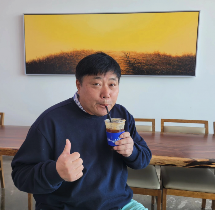 양준혁은 한국 프로야구를 대표하는 레전드 선수로 잘 알려져 있다. 그는 삼성 라이온즈에서 활약하며 뛰어난 타격 능력으로 '양신'이라는 별명을 얻었고, 오랜 기간 팬들의 사랑을 받아왔다. 양준혁 인스타그램