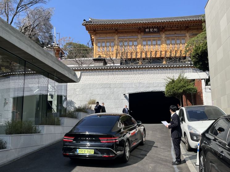 직물에서 반도체까지…SK 73년, 다시 ‘SKMS’ 정신으로