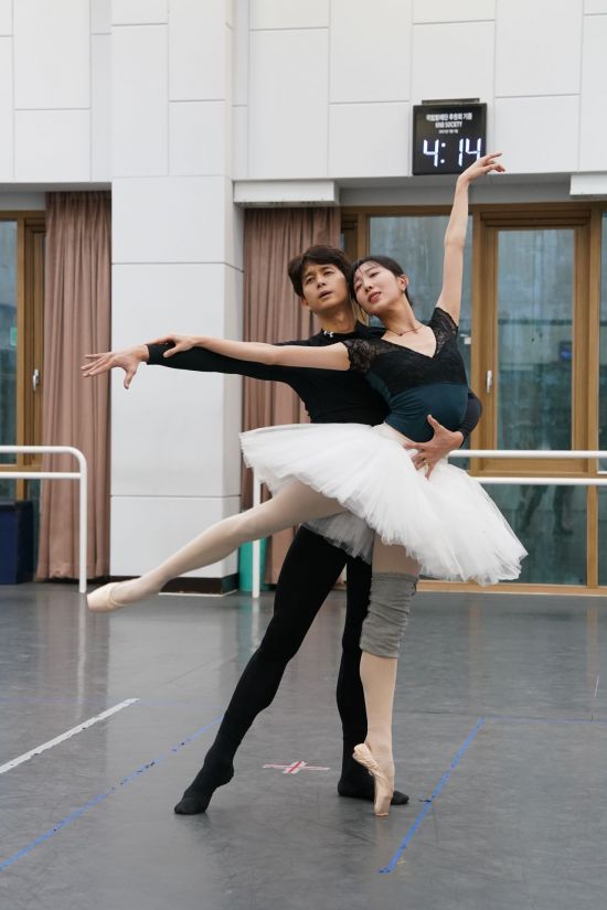 [On Stage]국립발레단 안수연 "흑조의 유혹까지 완성하고 싶다" 