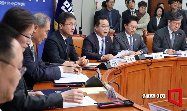 한병도 더불어민주당 원내대표가 9일 국회에서 열린 주유소-정유사 사회적대화 상생협약식에서 발언하고 있다. 2026.4.9 김현민 기자