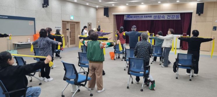 하남시보건소가 취약계층 재가암 대상자의 건강 회복과 삶의 질 향상을 위해 '재가암 대상자 힐링부스트 건강동행' 프로그램을 운영하고 있다. 하남시 제공